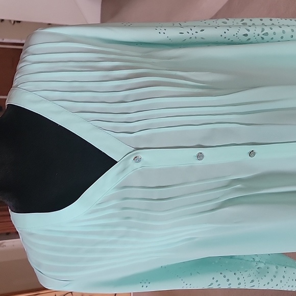 Seafoam green blouse by NY collection. Size small. - Picture 3 of 8